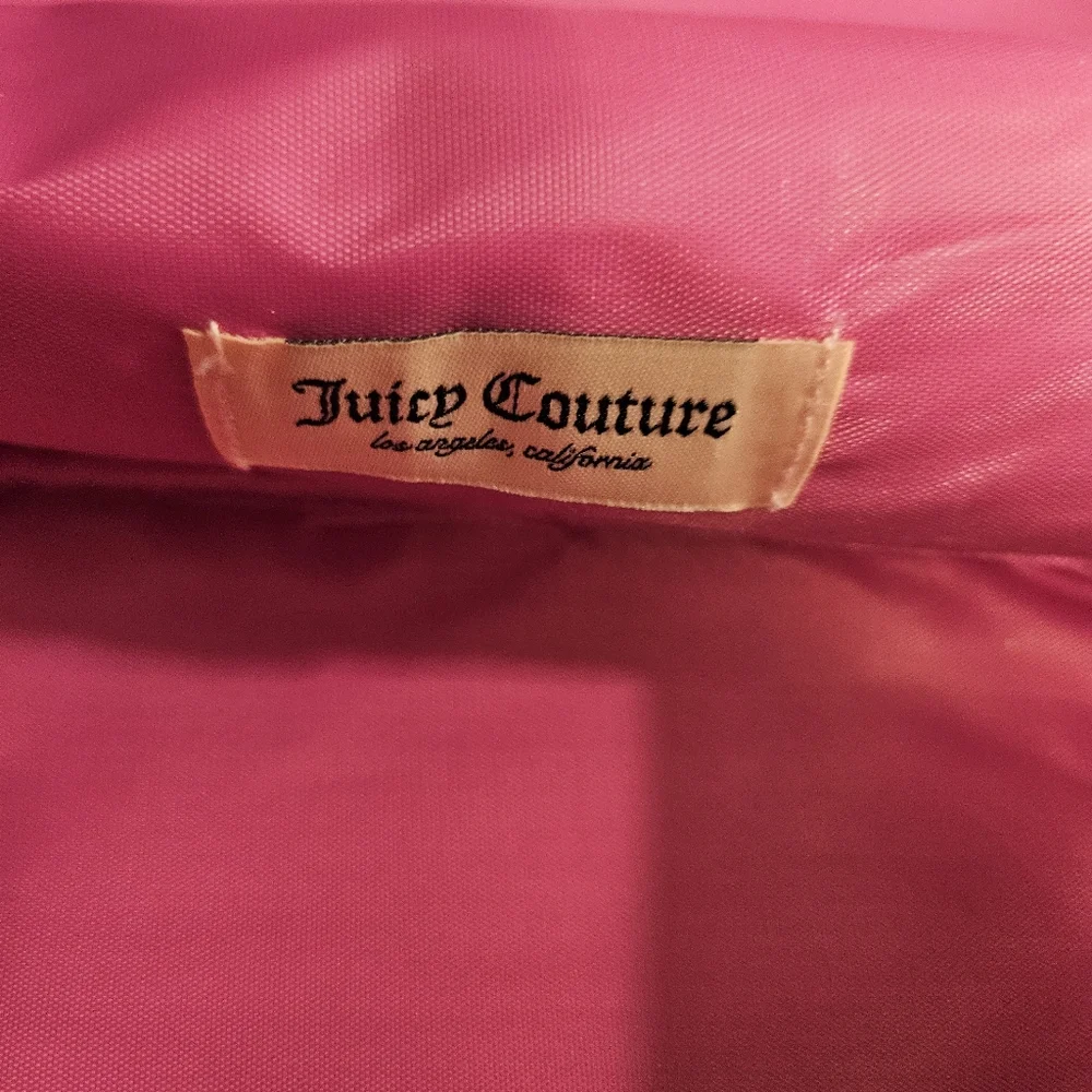 Juicy Couture Pink/Gold Logo Velour Makeup Bag Includes 1 Toiletry Bott…